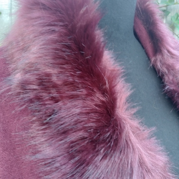 🍁🎄 BACK IN STOCK!  Wrap Jacket Claret Color with faux fur accents 😲 - Picture 10 of 16